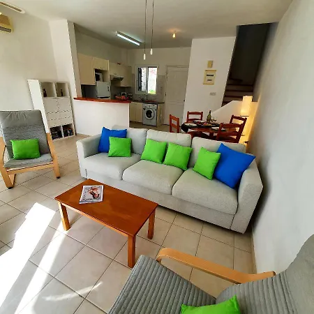 2 Bedroom Townhouse On Very Popular With Pool View *